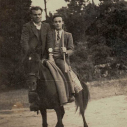 Na parroquia de Oiras, cun compañeiro, 30/06/1948